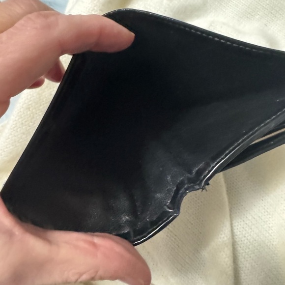 Gucci Patent Black Wallet with Silver Logo - Picture 7 of 13